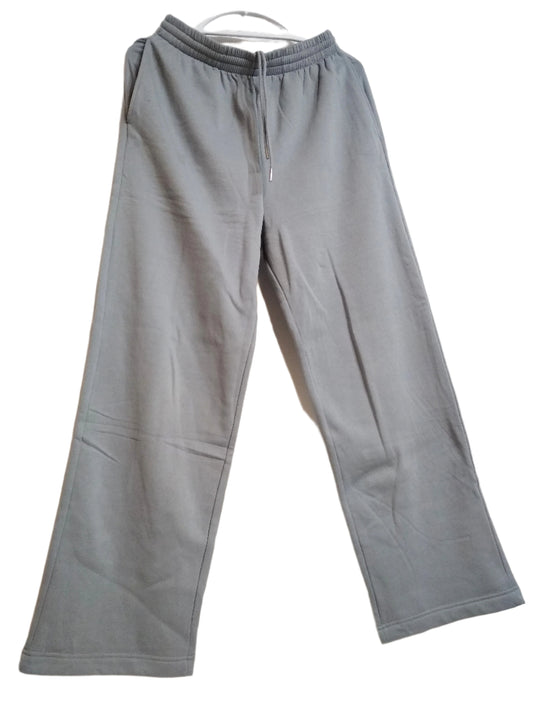 gray sweatpants